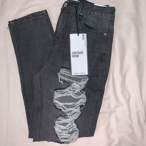 Vintage Mom Destroyed Capri Jeans